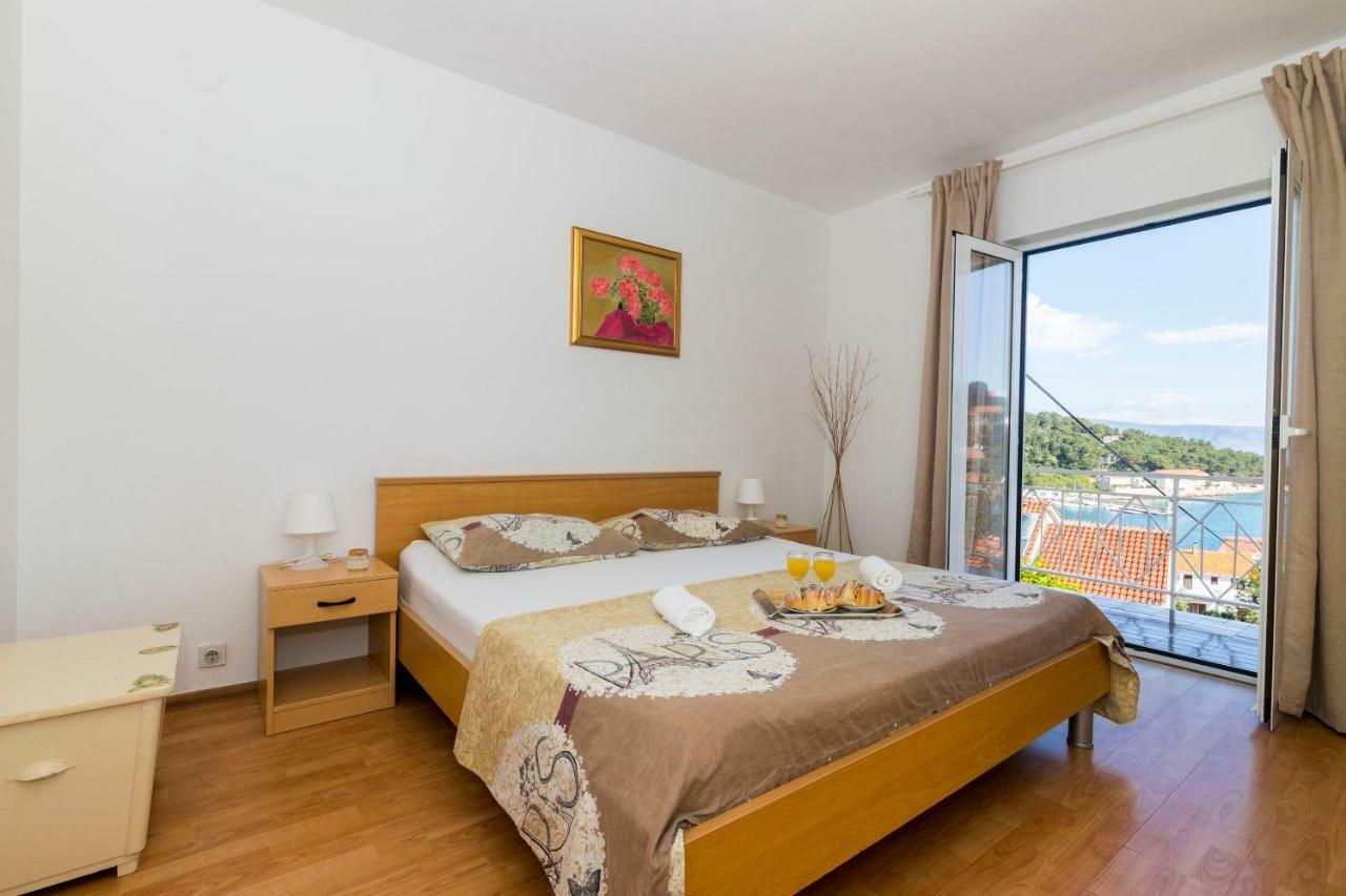 Apartments Palma Jelsa  Exterior photo